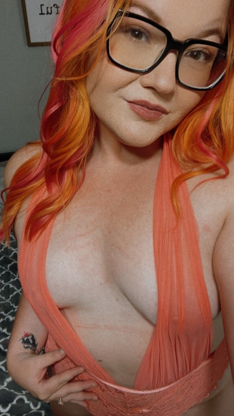 thatoneredheadgirl avatar